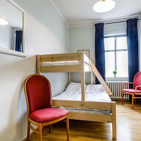 Riverside Hostel بلونديوس المظهر الخارجي الصورة