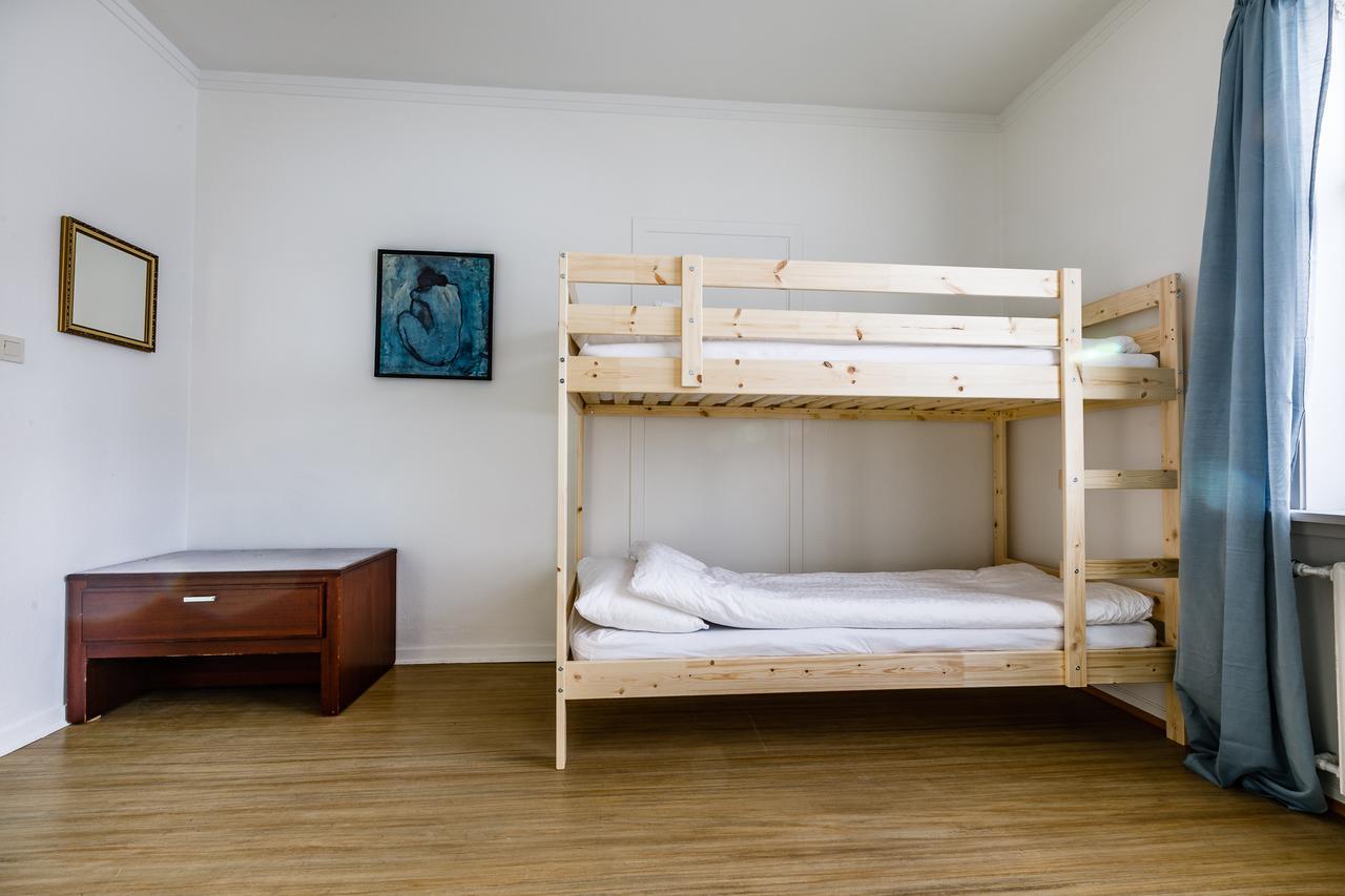 Riverside Hostel بلونديوس المظهر الخارجي الصورة