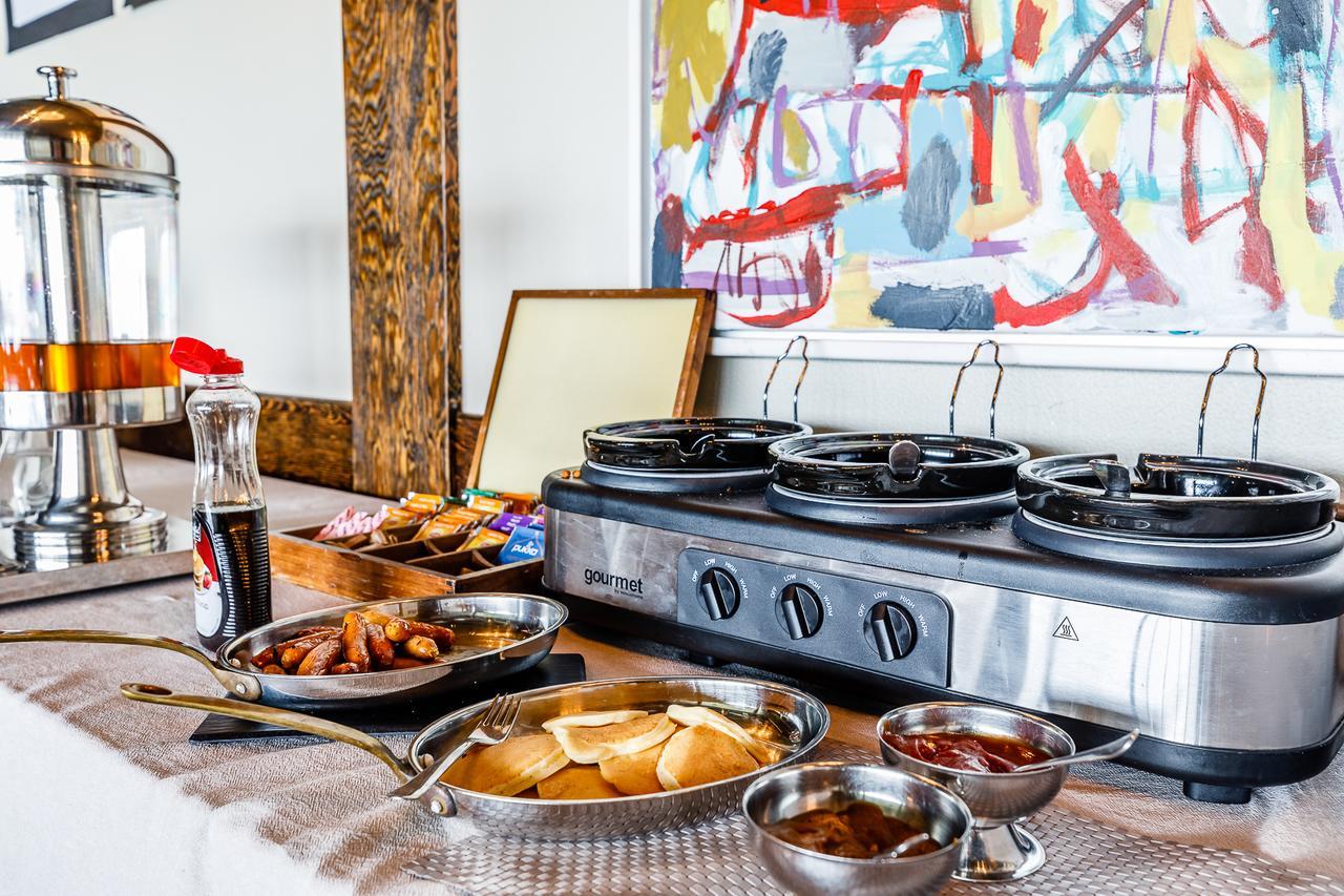 Riverside Hostel بلونديوس المظهر الخارجي الصورة