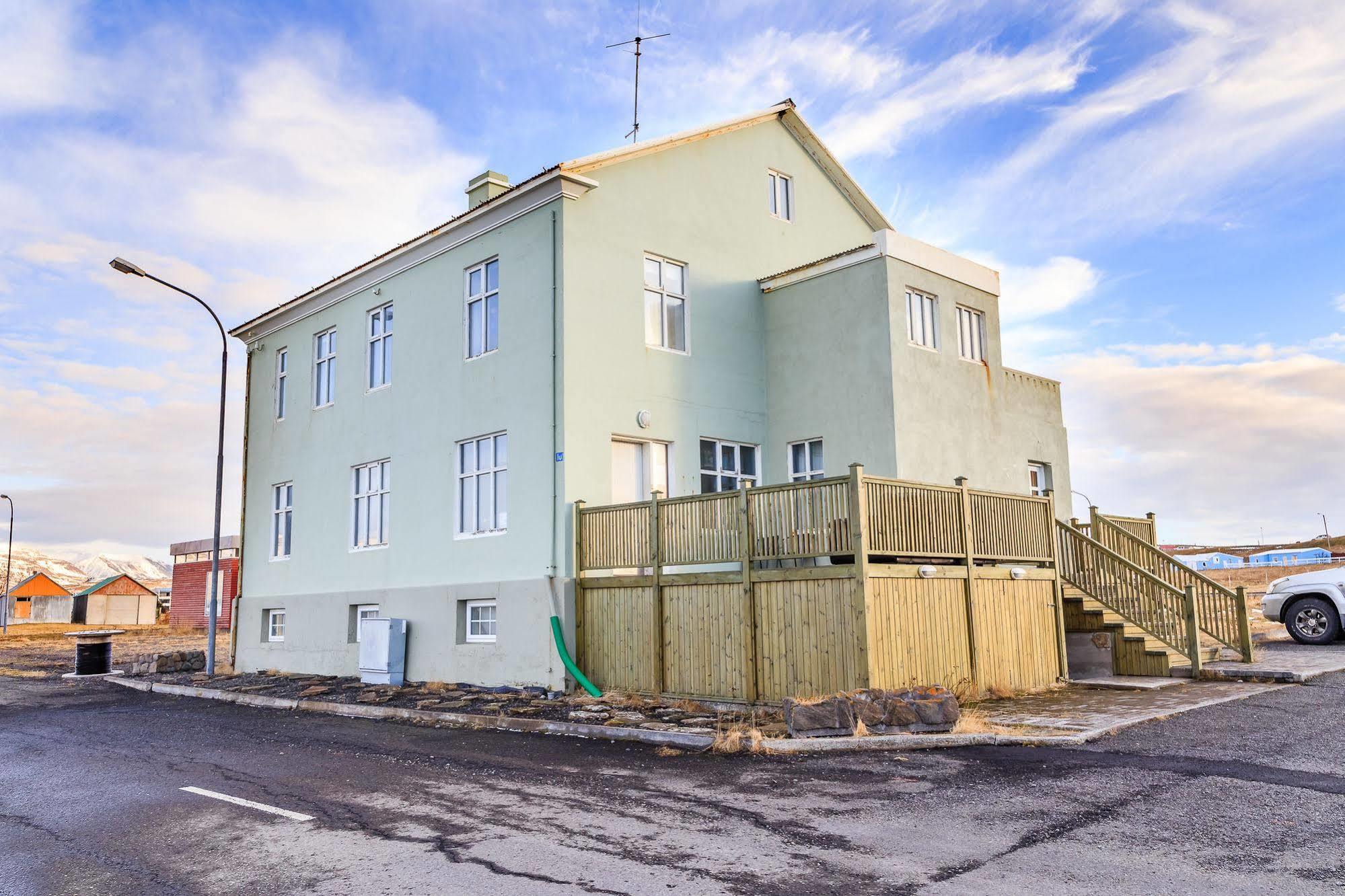 Riverside Hostel بلونديوس المظهر الخارجي الصورة